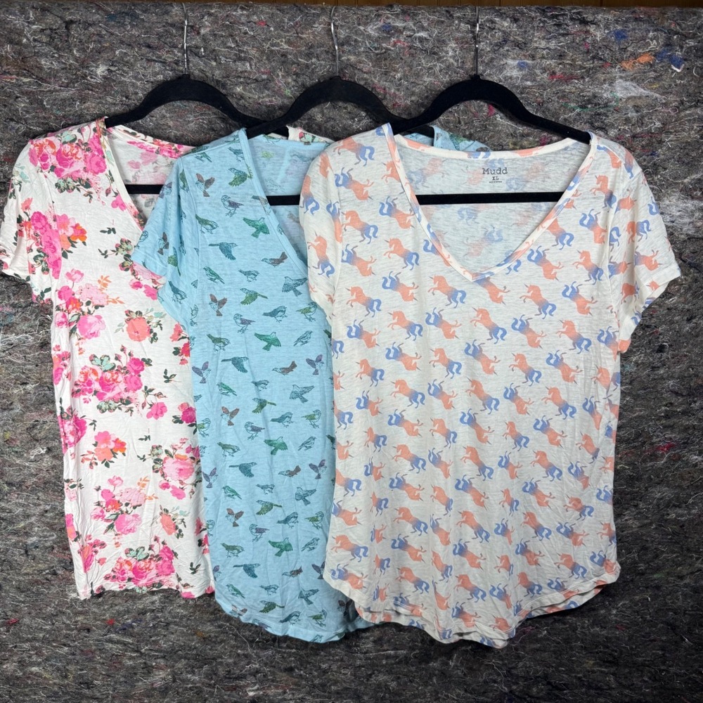 Mudd Womens XL Unicorn Print V Neck Shirt White Pink Blue Short Sleeve Lot of 3
